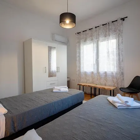 Center 2 Bedrooms 4 Pers Apartment. Atenas